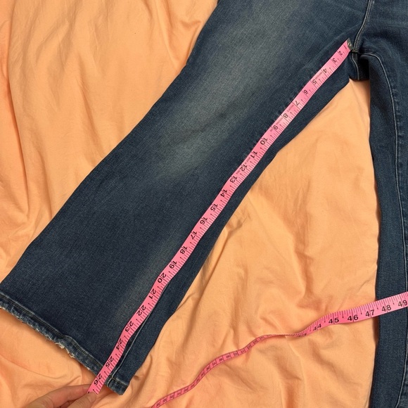 Good American Blue Cropped Jeans | Size 16 - Picture 12 of 13